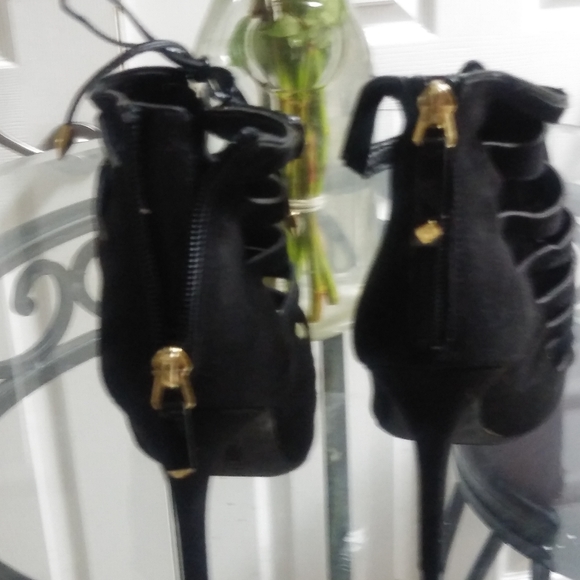 Shoes - Picture 4 of 5